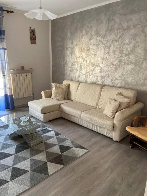 Appartamento Con Tre Camere - Zona Centrale أليساندريا المظهر الخارجي الصورة