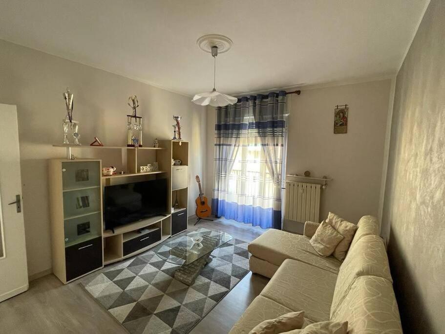 Appartamento Con Tre Camere - Zona Centrale أليساندريا المظهر الخارجي الصورة